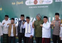 Pimpinan DPRD Kota Tasikmalaya menghadiri kegiatan Karnaval Budaya NU Fest yang dilaksanakan di Taman Kota Tasikmalaya